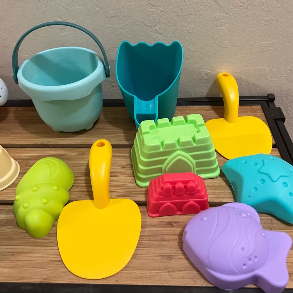 Brand new Beach Sand water Toys for kids - Picture 4 of 11